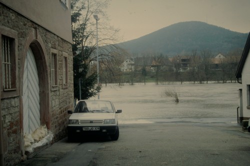 Slide flood behind peugeot 309 - flood,